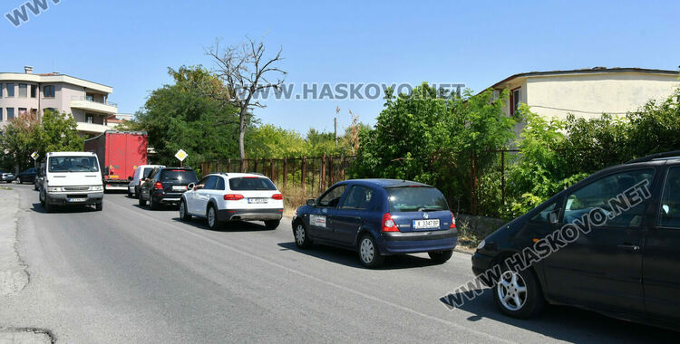 Трафикът по околовръстното на Хасково към изхода за Кърджали е кошмарен 