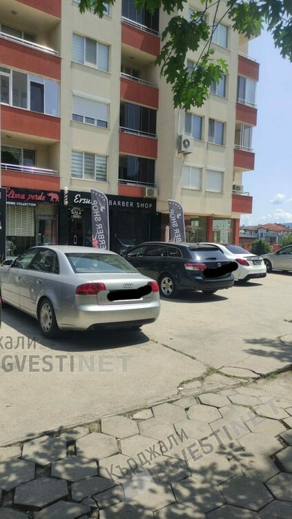 Майки от „Възрожденци”с апел към Община Кърджали:Оправете тротоарите по бул.”Христо Ботев”!/снимки/