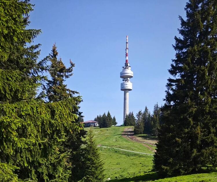 Община Смолян отмени забраната за движение към телевизионната кула „Снежанка“