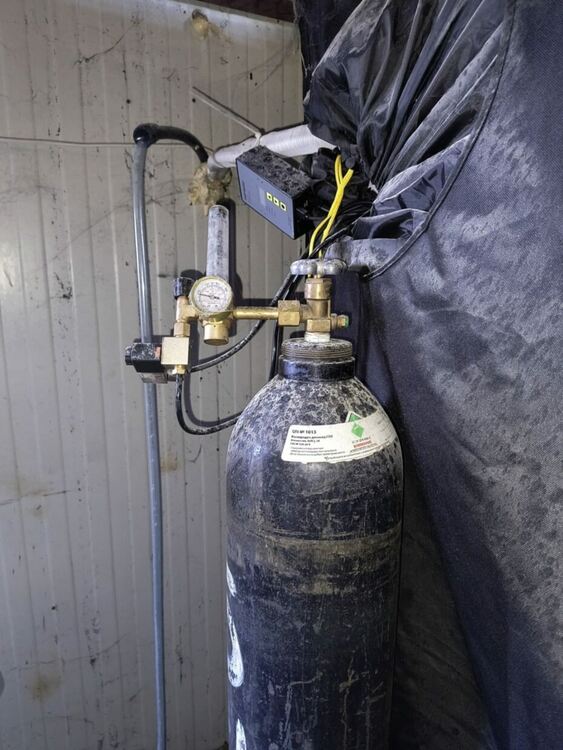 Повдигнаха обвинение на Илко Тигъра, хванат да гаси горящия автосервиз с марихуана