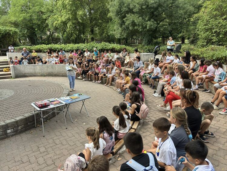 Приказно четене сред природата в Градската градина