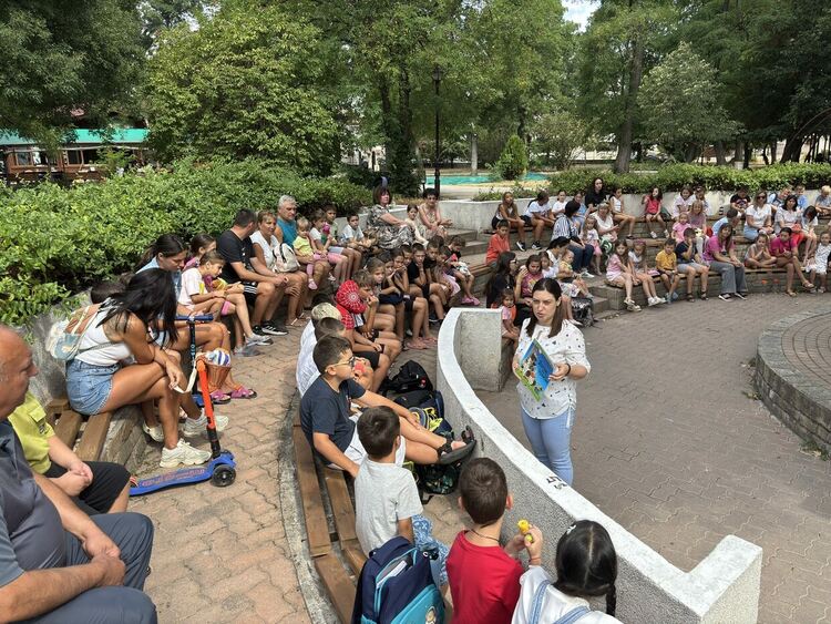 Приказно четене сред природата в Градската градина