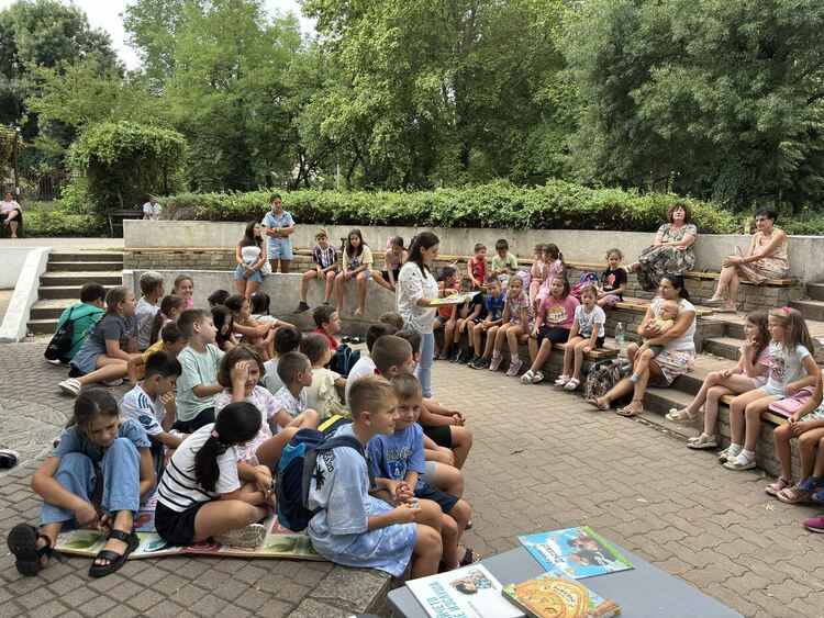 Приказно четене сред природата в Градската градина