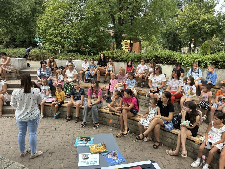 Приказно четене сред природата в Градската градина