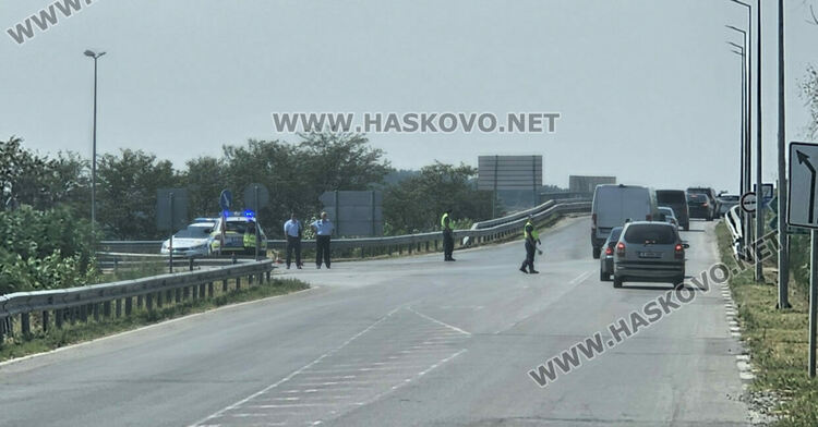 АМ „Марица“ остава затворена, пожарът изпепели 30 000 декара