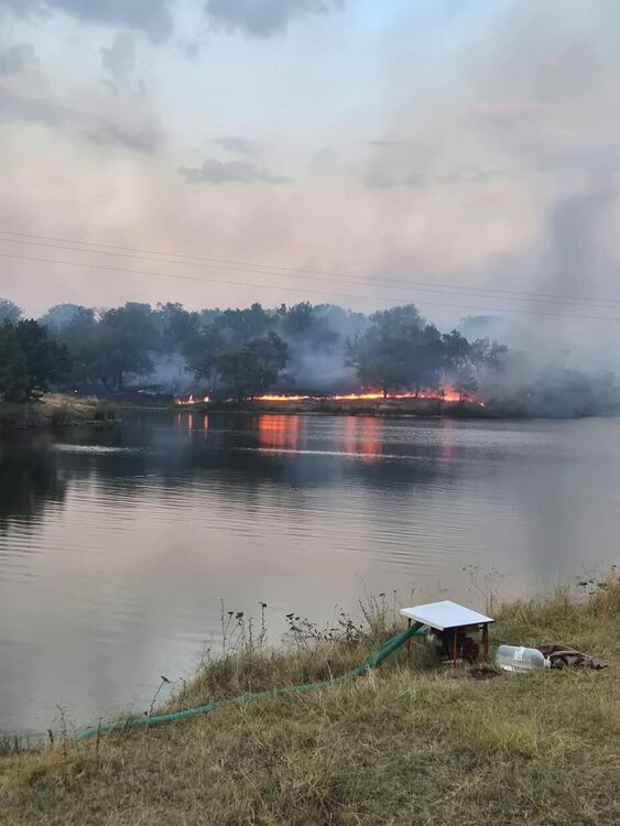 Нов пожар между селата Момино и Елена в община Хасково