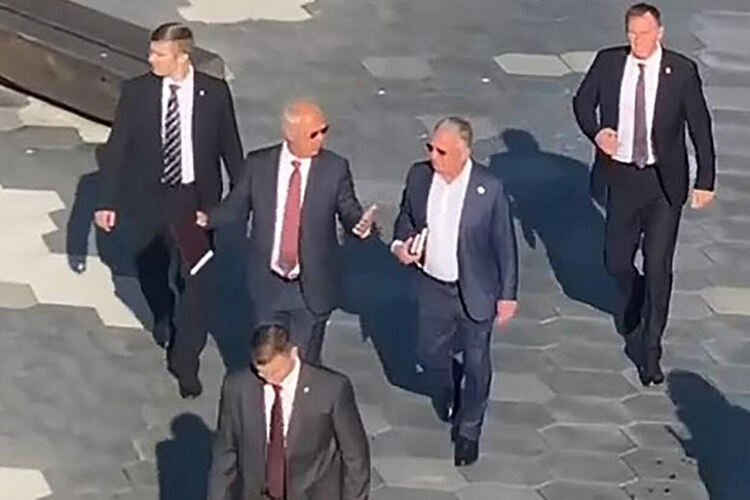  Путин предложил тонове злато на САЩ, за да се спаси от санкции?