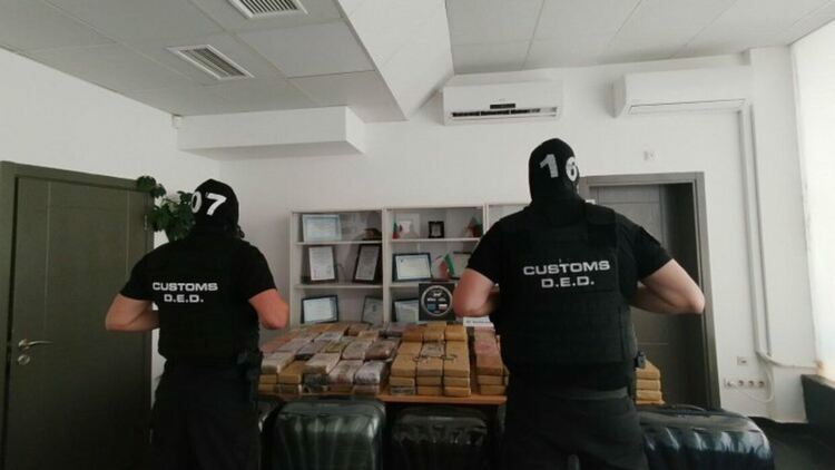 Заливат ни опасни наркотици, много по-мощни от хероин и фентанил