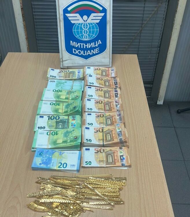 Недекларирани валута и злато за близо 330 000 лв откриха митничарите на „Капитан Андреево“ 