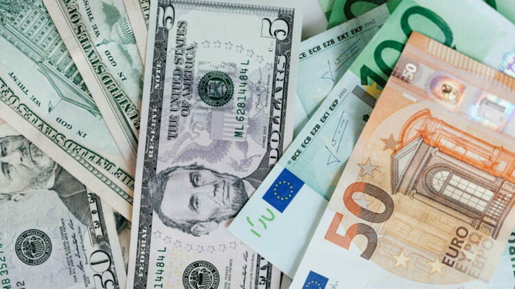 Курсът на еврото смени посоката спрямо долара 