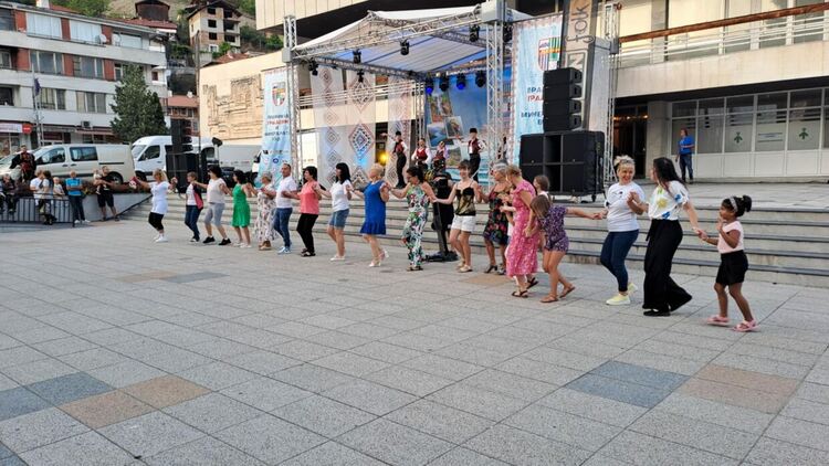 Девин празнува своя празник с вяра в бъдещето и благодарност към миналото (Галерия) 