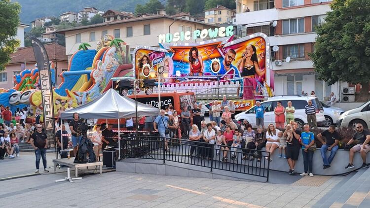 Девин празнува своя празник с вяра в бъдещето и благодарност към миналото (Галерия) 