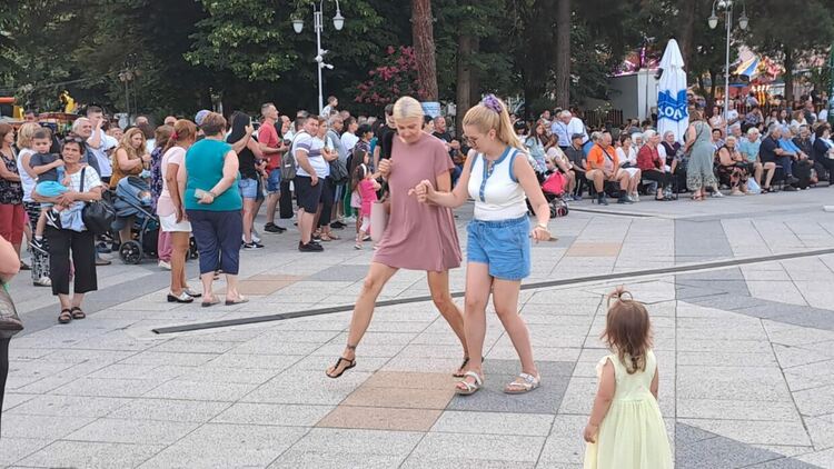 Девин празнува своя празник с вяра в бъдещето и благодарност към миналото (Галерия) 