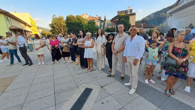 Девин празнува своя празник с вяра в бъдещето и благодарност към миналото (Галерия) 