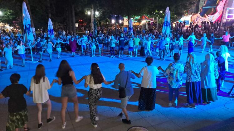 Девин празнува своя празник с вяра в бъдещето и благодарност към миналото (Галерия) 