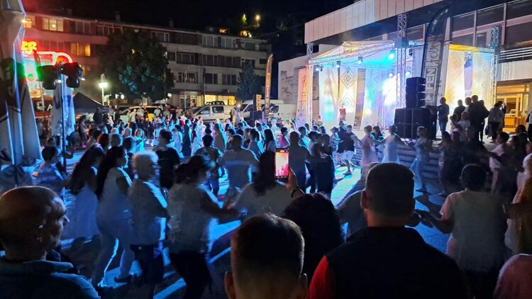 Девин празнува своя празник с вяра в бъдещето и благодарност към миналото (Галерия) 