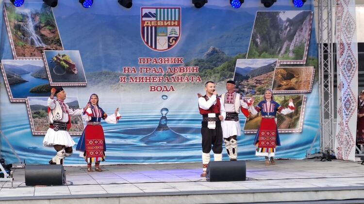 Девин празнува своя празник с вяра в бъдещето и благодарност към миналото (Галерия) 
