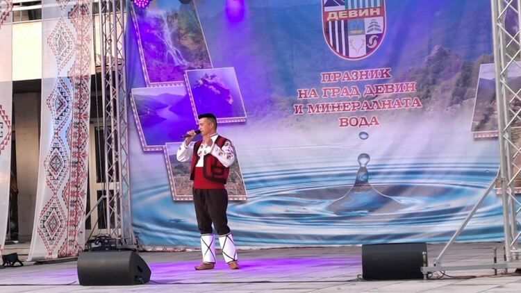 Девин празнува своя празник с вяра в бъдещето и благодарност към миналото (Галерия) 