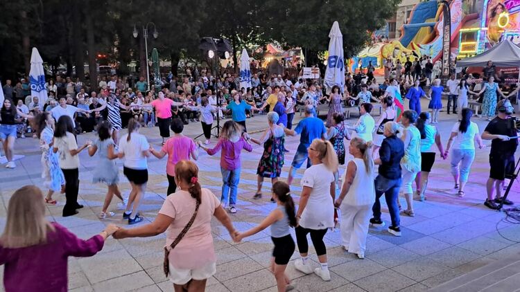 Девин празнува своя празник с вяра в бъдещето и благодарност към миналото (Галерия) 