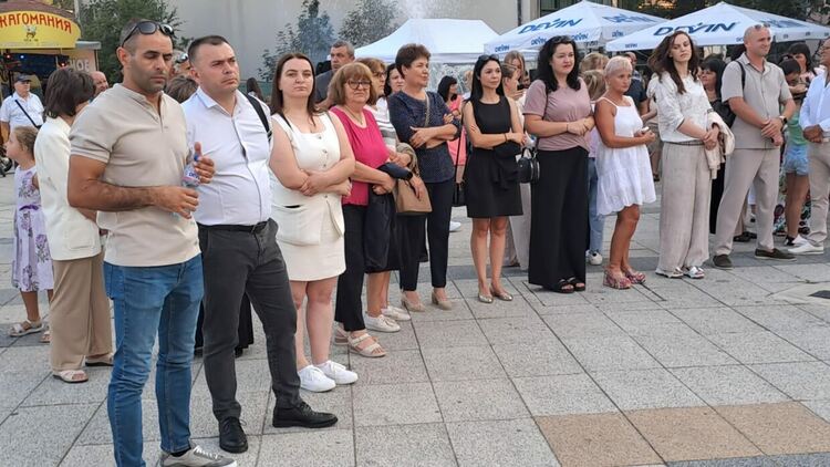 Девин празнува своя празник с вяра в бъдещето и благодарност към миналото (Галерия) 