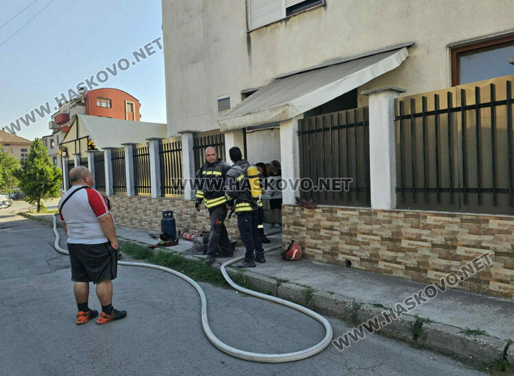 Гасиха пожар в заведението на зам.областния управител на Хасково