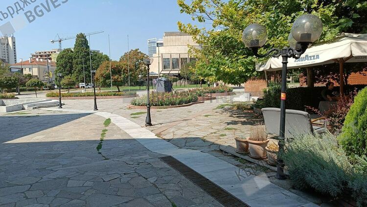 Пияни кърджалийци потрошиха лампите до комплекс”Орфей”,чакат Общината половин година за да ги отремонтира