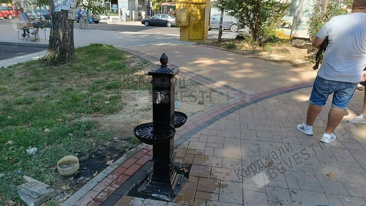 Подмениха обществените чешми в Кърджали с нови, вандали побързаха да им посегнат/снимки/