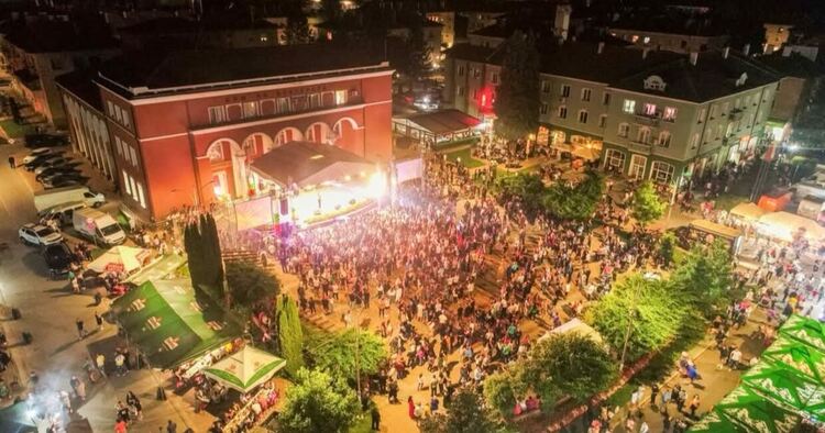 Звездни изпълнители и традиции блестят на празника в Рудозем