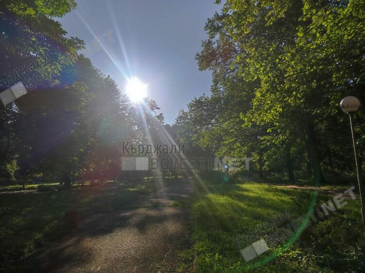 Слънчево и ветровито днес в Кърджали,жега