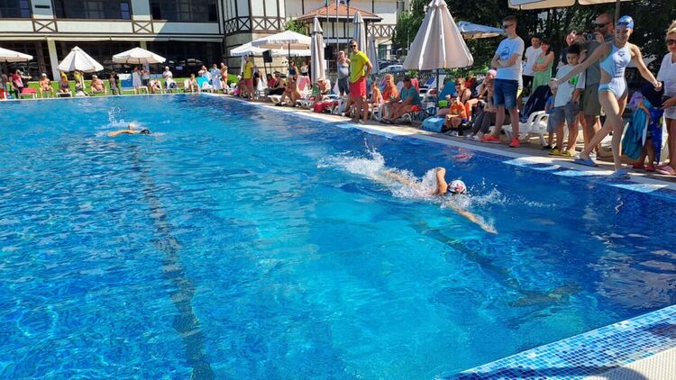 Над 30 състезатели мериха сили в плувния турнир за Празника на Девин и минералната вода