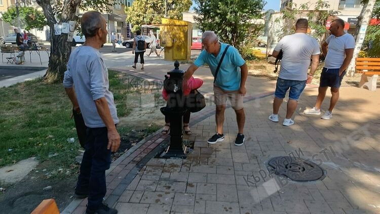 Подмениха обществените чешми в Кърджали с нови, вандали побързаха да им посегнат/снимки/