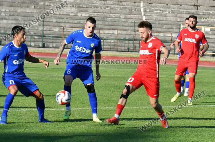 ОФК „Хасково“ изпусна „Гигант“ в края на мача