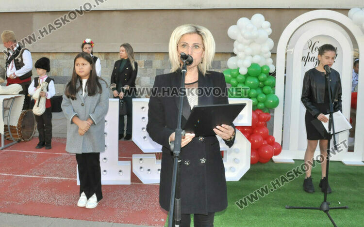 Соня Кирилова остава директор на ОУ „Св. Иван Рилски“ в Хасково