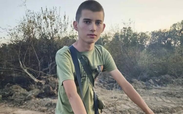 16-годишно момче три дни носи храна и вода на пожарникарите