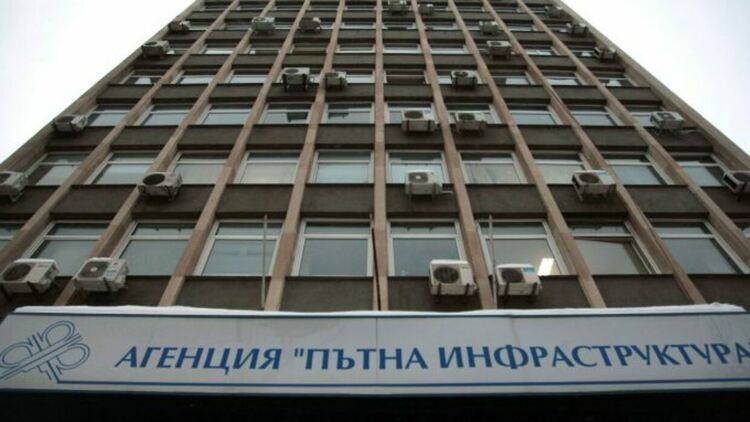 Прокуратурата проверява раздаването на бонуси в АПИ