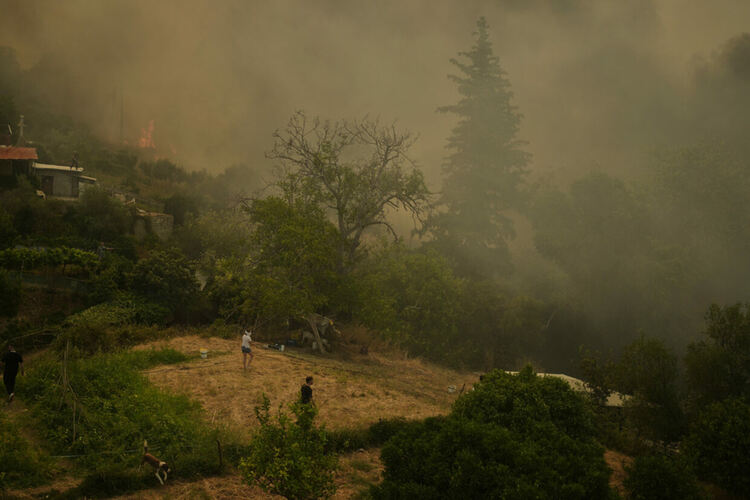 Европа Гърция гори, а в Испания и Португалия температурите достигат 44 градуса