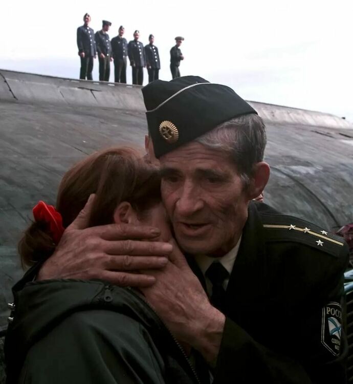 ЕПА/БГНЕС 25 години близките на загиналите моряци на "Курск" чакат справедливост и възмездие. Напразно 