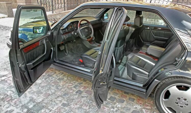 Една скрита тайна на Mercedes W124 или защо тази кола ръждясва по-малко от другите