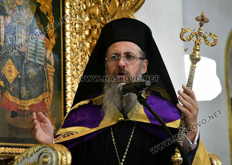 Хасковлии се преклониха пред иконата „Златната ябълка“ в навечерието на Успение Богородично