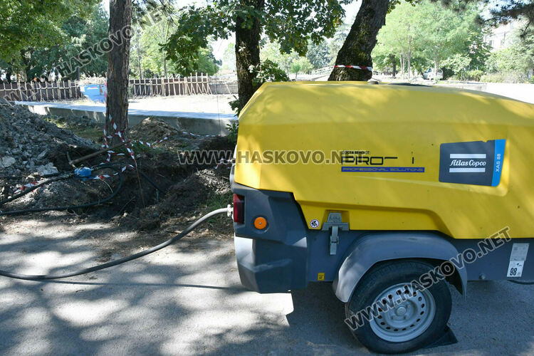 Възстановяването на езерото в парк „Кенана“ върви с пълна сила