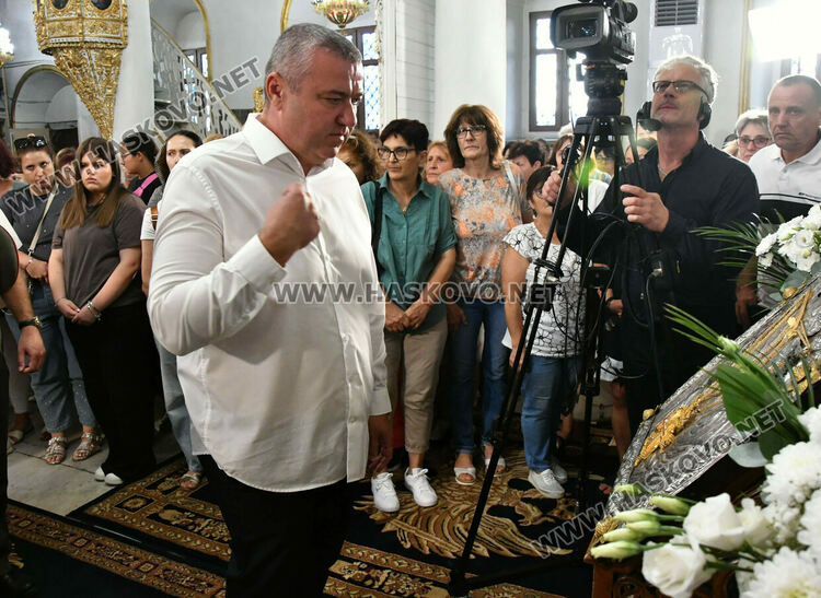 Хасковлии се преклониха пред иконата „Златната ябълка“ в навечерието на Успение Богородично