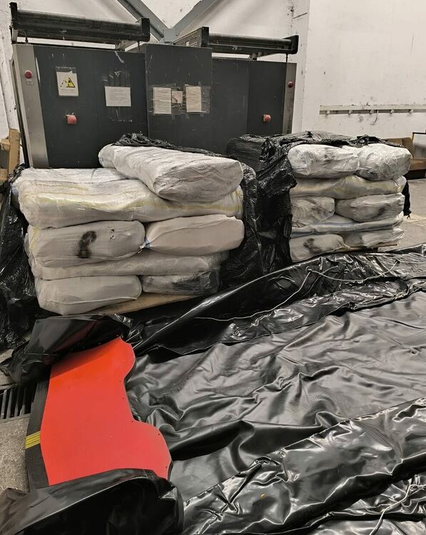 Задържаха 20 контрабандни надуваеми лодки в турски тир