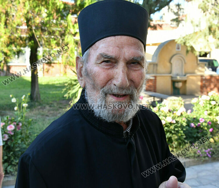 Хасковлии се преклониха пред иконата „Златната ябълка“ в навечерието на Успение Богородично