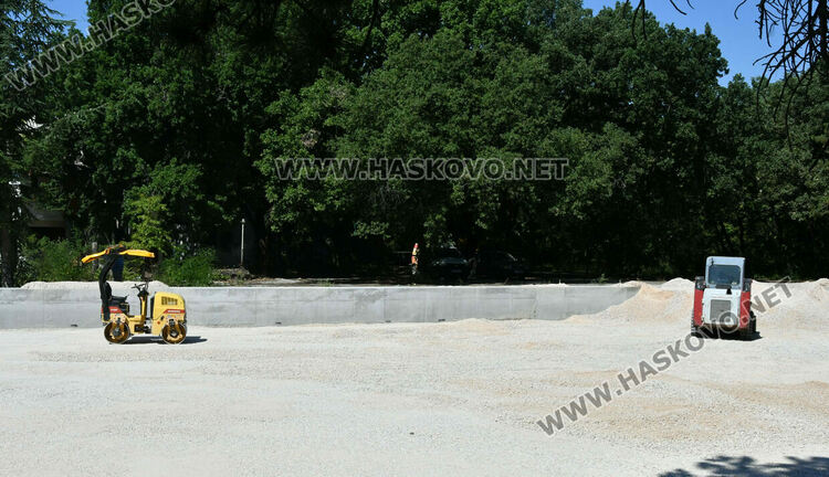 Възстановяването на езерото в парк „Кенана“ върви с пълна сила