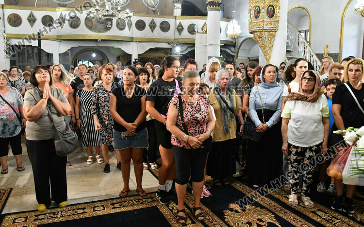 Хасковлии се преклониха пред иконата „Златната ябълка“ в навечерието на Успение Богородично