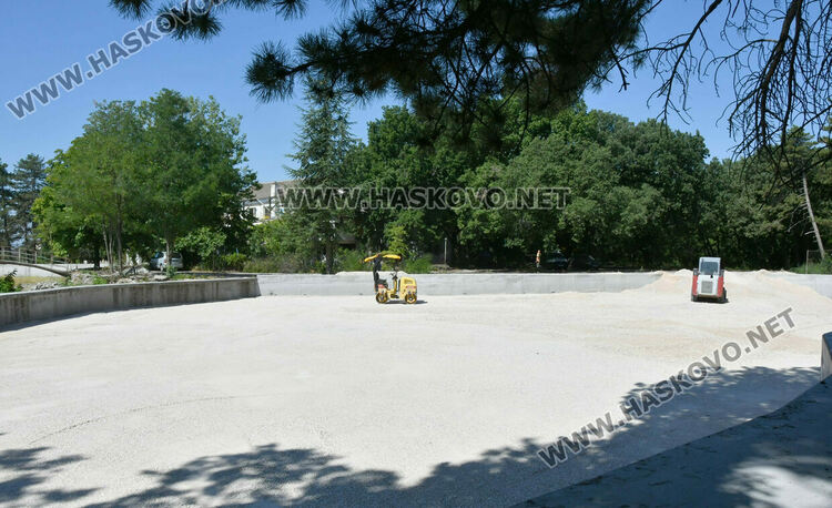 Възстановяването на езерото в парк „Кенана“ върви с пълна сила