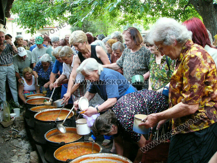 Празникът през 2004 година