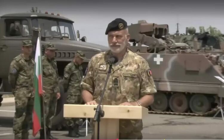 Най-висшият военен в НАТО адмирал Джузепе Каво Драгоне видя на полигон „Ново село“ възможностите на бойната група на Алианса у нас