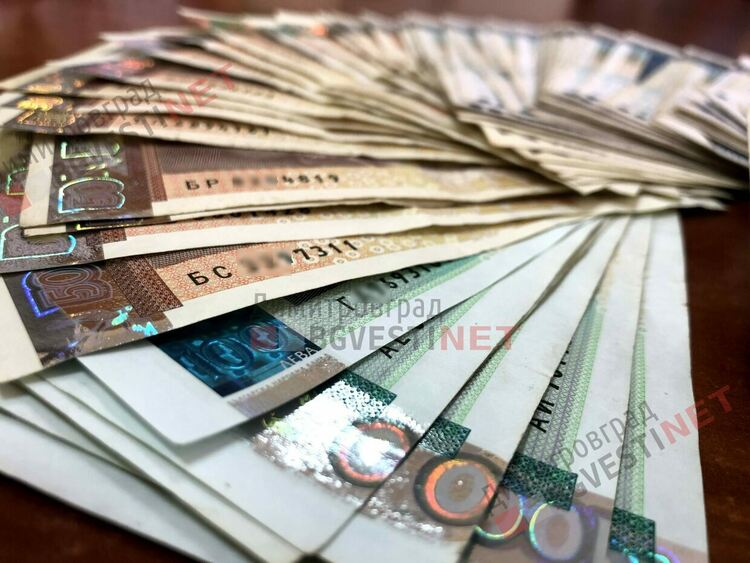 Държавата на бонусите - шефове в АПИ се самооцениха за "добре свършена работа" с бонуси за милиони