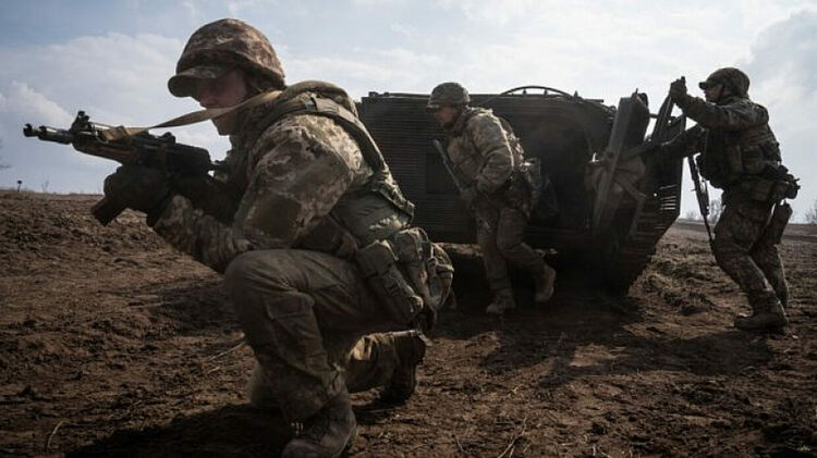 Искат ли войниците на фронта мир? Какво казват за Аляска?